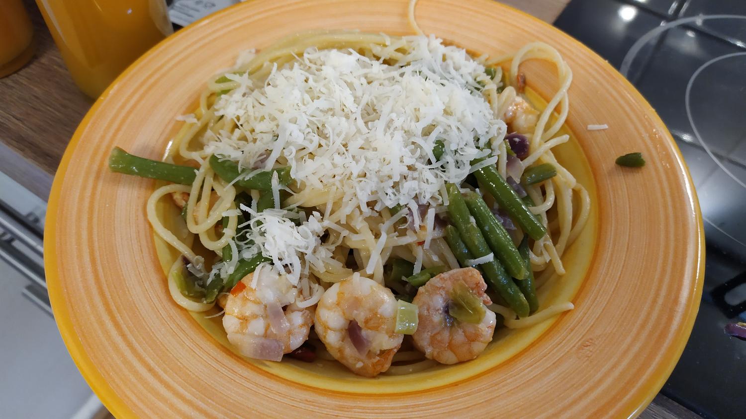 Schnelle Nudelpfanne mit Garnelen - Rezept - kochbar.de