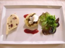 Birne mit Ziegenkäse–Kruste auf Eichblattsalat, dazu Olivenbrot - Rezept