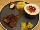 Rehrücken unter Himbeer-Pfeffer mit Pastinaken-Thymian-Stampf und Rotkohlsalat - Rezept - Bild Nr. 13907