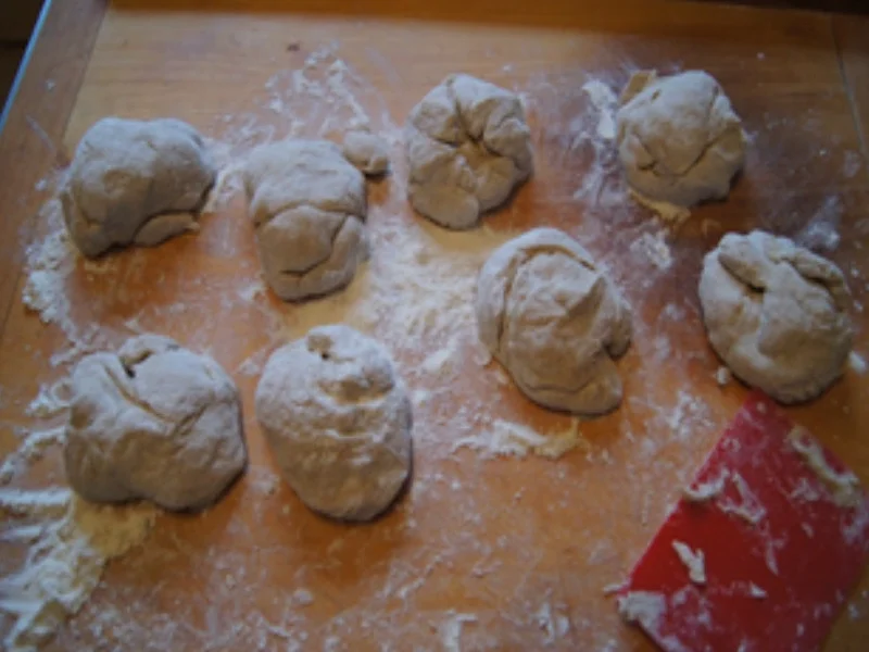 Rezept: Mini Bauernbrote Bild Nr. 6 Mini Bauernbrote - Rezept - Bild Nr. 6