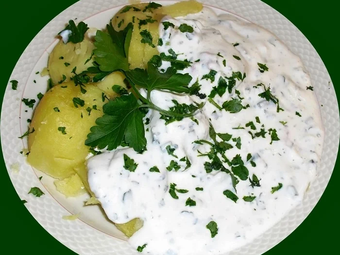 Pikanter Kräuterquark mit Pellkartoffeln - Rezept - Bild Nr. 2