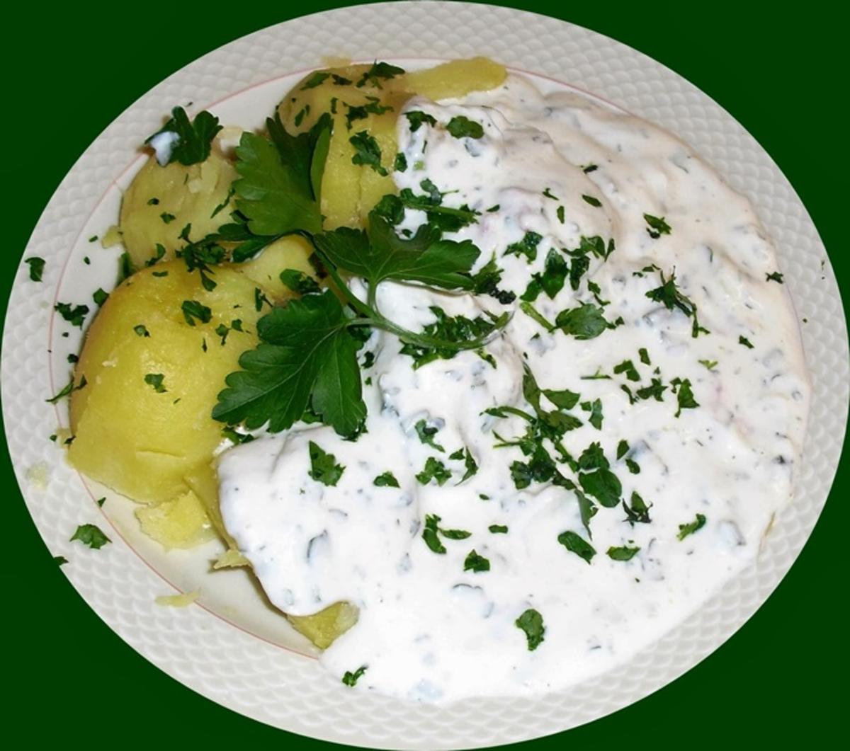 Pikanter Kräuterquark mit Pellkartoffeln - Rezept - kochbar.de