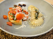 Ravioli mit Pilz-Ricotta-Füllung an Tomaten-Bruschetta - Rezept - Bild Nr. 2