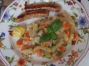 Fränkische Bratwurst mit Möhrenblüten-Kohlrabi-Gemüse - Rezept - Bild Nr. 2