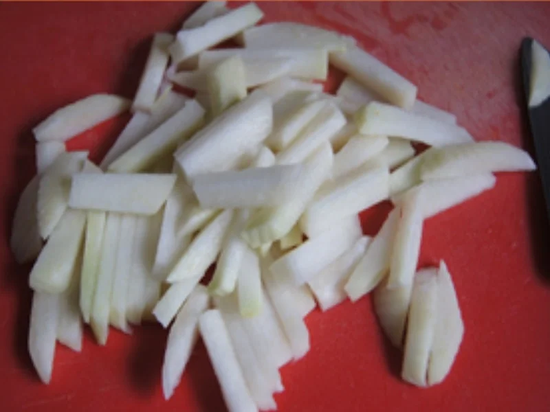 Rezept: Fränkische Bratwurst mit Möhrenblüten-Kohlrabi-Gemüse Bild Nr. 7 Fränkische Bratwurst mit Möhrenblüten-Kohlrabi-Gemüse - Rezept - Bild Nr. 7