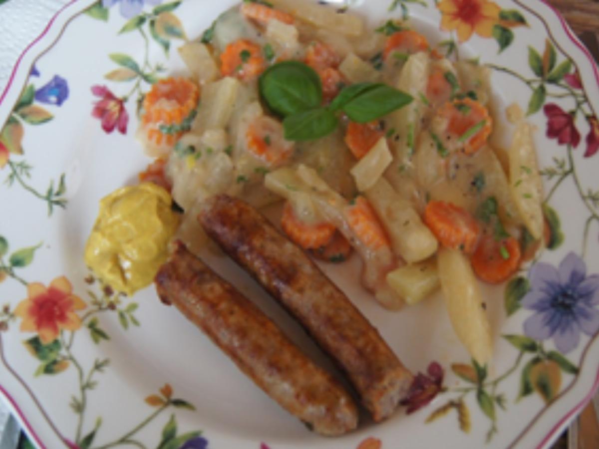 Fränkische Bratwurst mit Möhrenblüten-Kohlrabi-Gemüse - Rezept - Bild Nr. 21