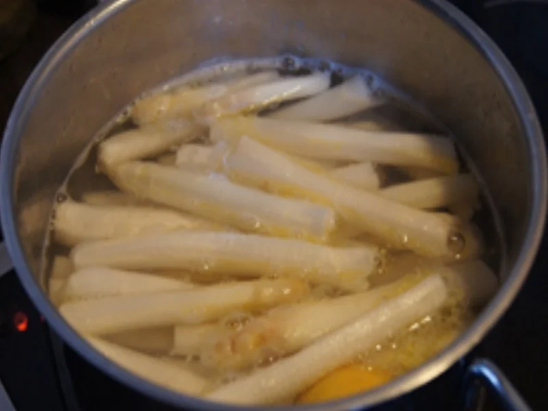 Bruchspargel mit Sauce Hollandaise legere und Räucherlachs - Rezept - Bild Nr. 5