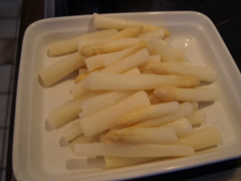 Bruchspargel mit Sauce Hollandaise legere und Räucherlachs - Rezept - Bild Nr. 6