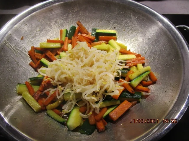 Bibimbap-Bowl mit Rindfleisch - Rezept - Bild Nr. 13934