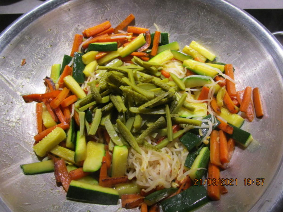 Bibimbap-Bowl mit Rindfleisch - Rezept - Bild Nr. 13935