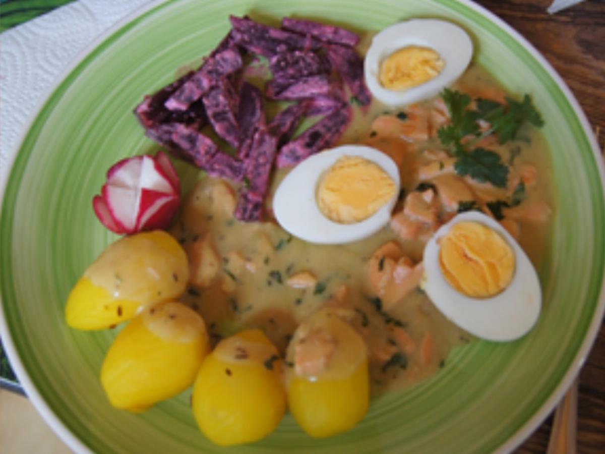 Gekochte Eier auf Lachs-Senf-Sauce, mit Rote Bete Salat und Drillingen - Rezept - Bild Nr. 2