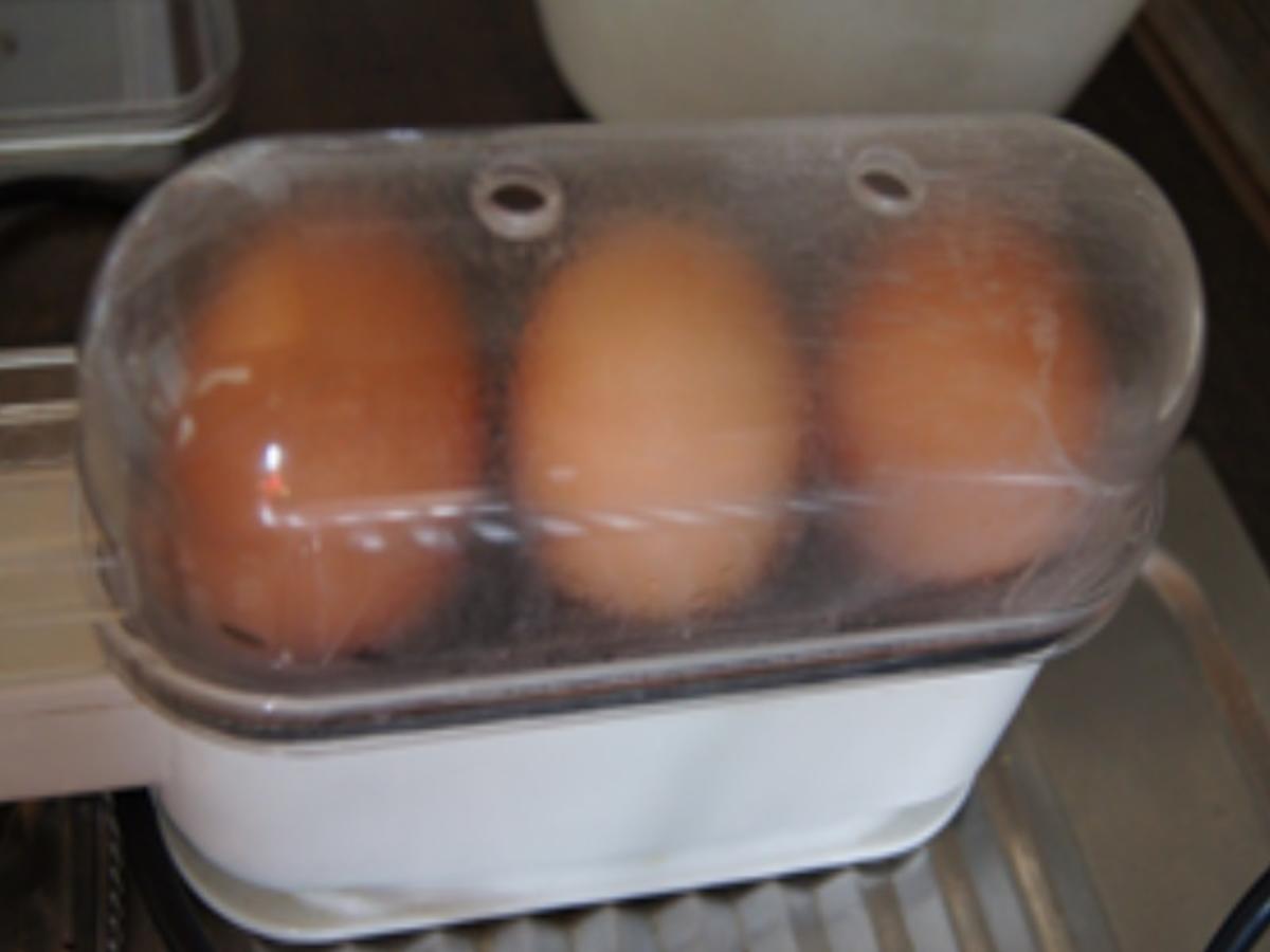 Gekochte Eier auf Lachs-Senf-Sauce, mit Rote Bete Salat und Drillingen - Rezept - Bild Nr. 5