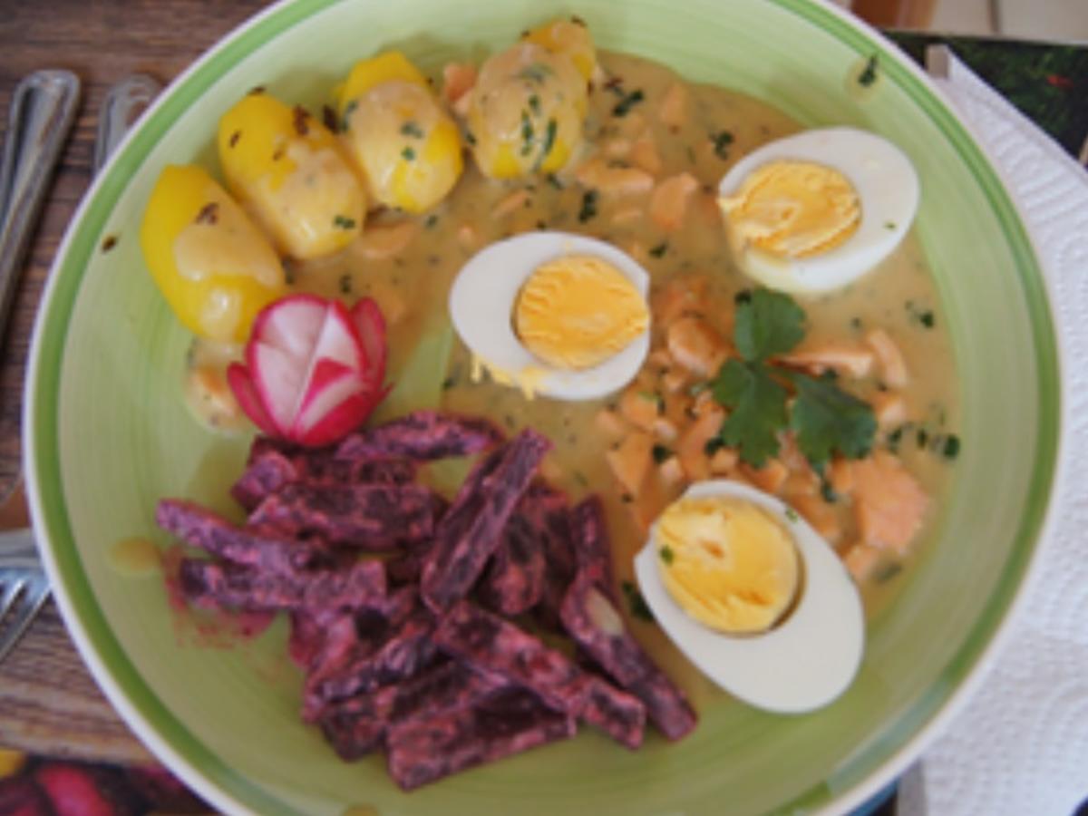 Gekochte Eier auf Lachs-Senf-Sauce, mit Rote Bete Salat und Drillingen - Rezept - Bild Nr. 7