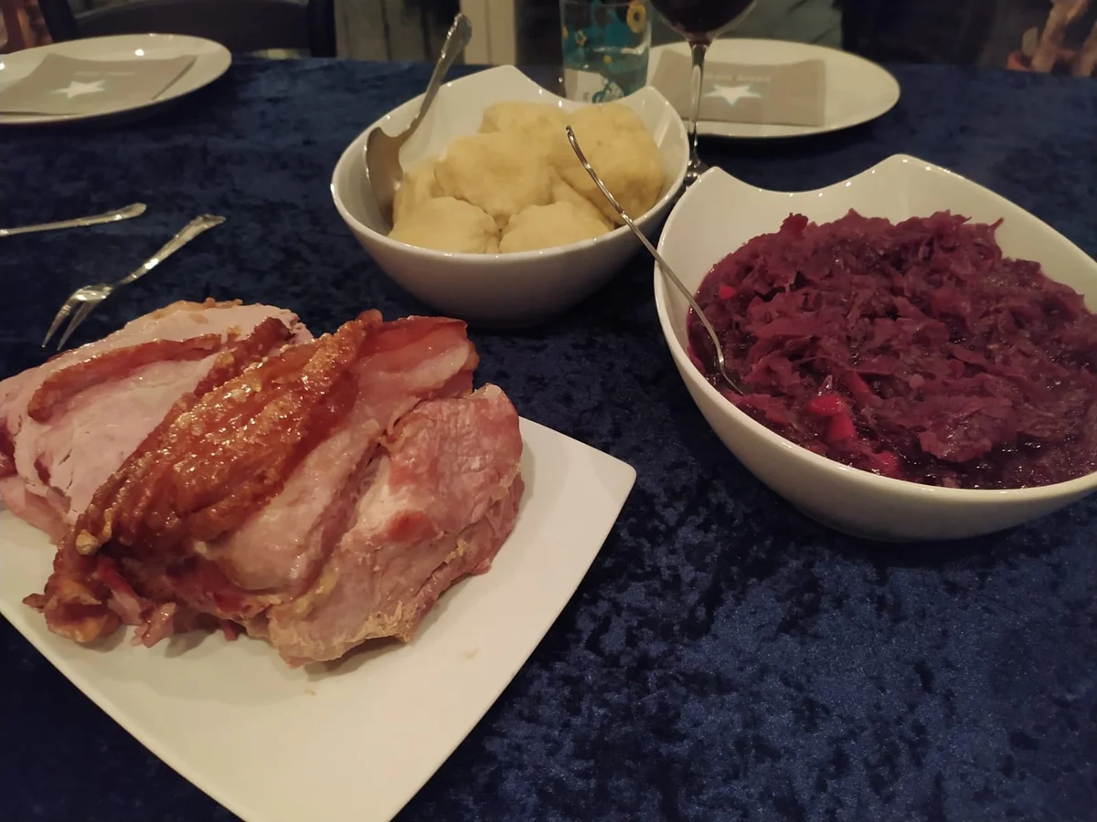 Rezept: Krustenbraten an Jus mit Kartoffelklößen Bild Nr. 13921 Krustenbraten an Jus mit Kartoffelklößen - Rezept - Bild Nr. 13921