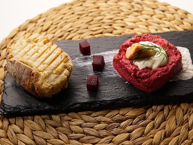 Rezept: Rote Bete Mousse, geräucherte Forelle, Merrettichspiegel Bild Nr. 2 Rote Bete Mousse, geräucherte Forelle, Merrettichspiegel - Rezept - Bild Nr. 2