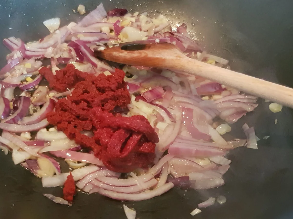 Parmesan-Hühnerschenkel in Tomaten-Rahmsoße - Rezept - Bild Nr. 13948