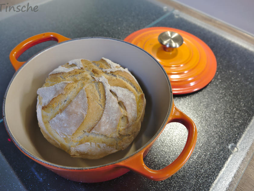 Kleines Bauernbrot aus dem Bräter - Rezept - kochbar.de