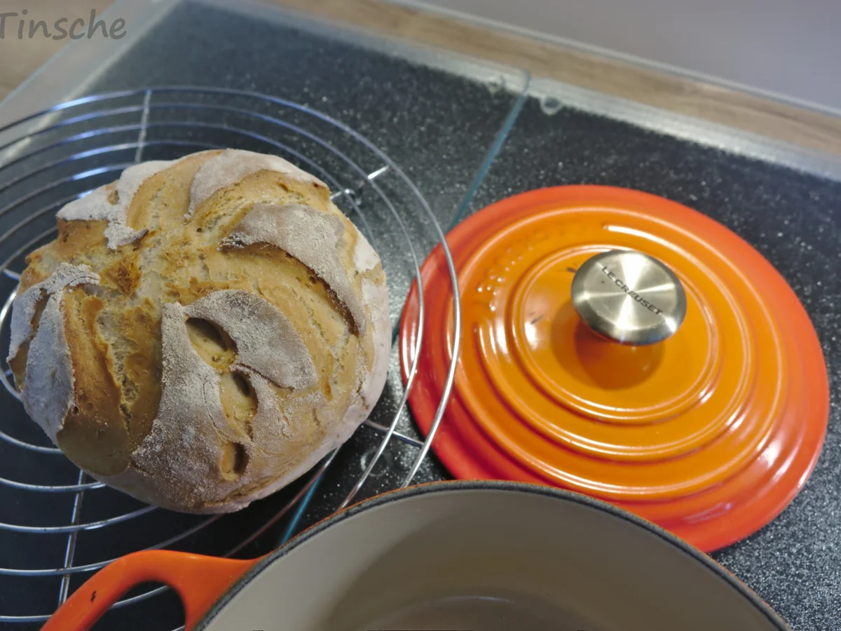 Kleines Bauernbrot aus dem Bräter - Rezept - Bild Nr. 13945