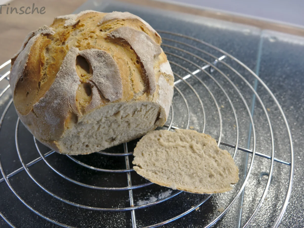 Kleines Bauernbrot aus dem Bräter - Rezept - Bild Nr. 13946