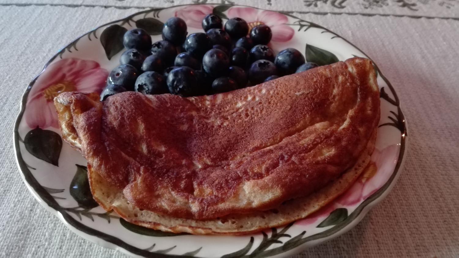 Schneller Eierkuchen mit Heidelbeeren - Rezept - kochbar.de