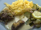 Rezept: Lammrücken mit Kräuterkruste an Tagliatelle mit Zucchini-Zitronen Gemüse Bild Nr. 13941 Lammrücken mit Kräuterkruste an Tagliatelle mit Zucchini-Zitronen Gemüse - Rezept - Bild Nr. 13941