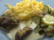 Lammrücken mit Kräuterkruste an Tagliatelle mit Zucchini-Zitronen Gemüse - Rezept - Bild Nr. 13941