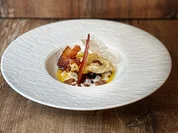 Eifeler Mehlklöße à la Creme mit Apfel-Rosinen-Chutney und Speckchip (Pascal Rodermund) - Rezept - Bild Nr. 2