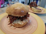Pulled Pork Burger mit Coleslaw und BBQ-Sauce - Rezept - Bild Nr. 2