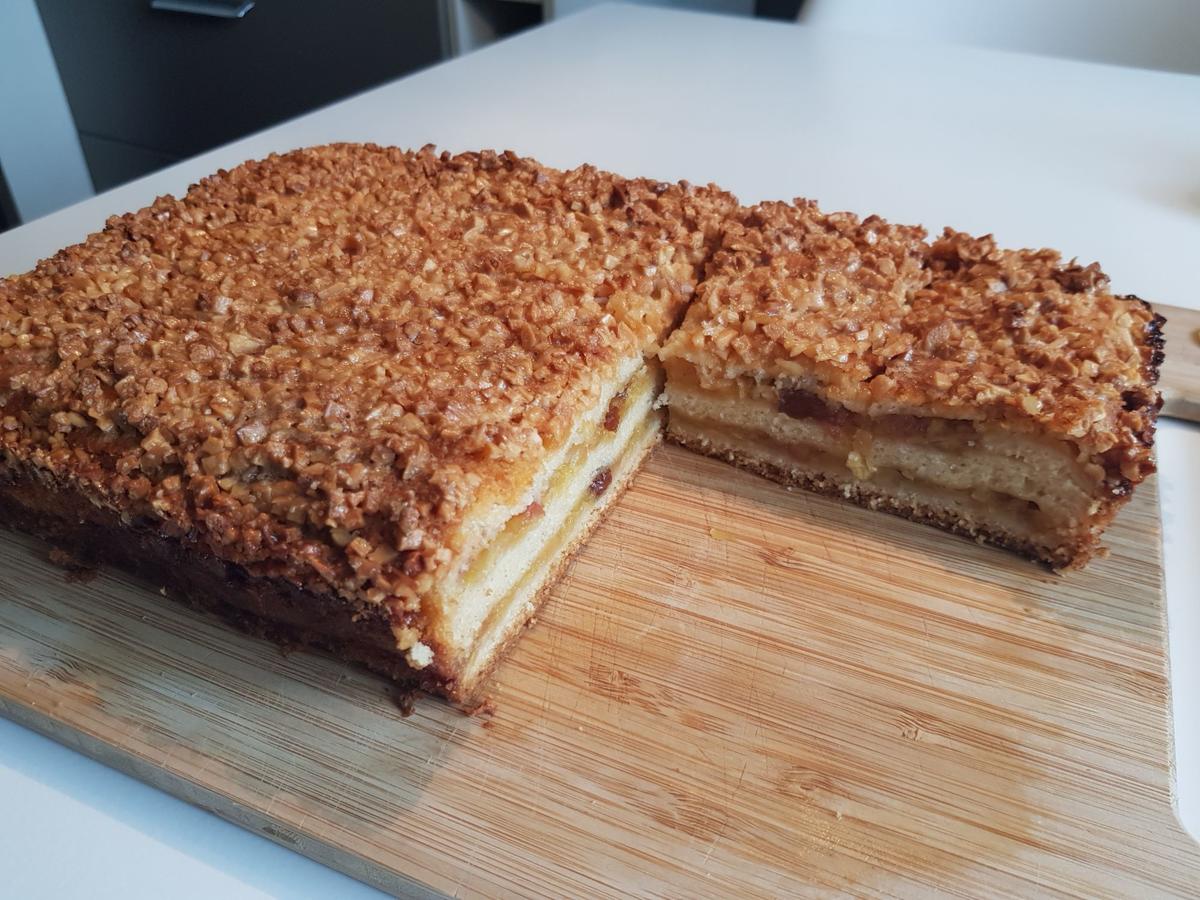 Apfel-Schnitten mit Mandelkrokant-Haube - Rezept - kochbar.de