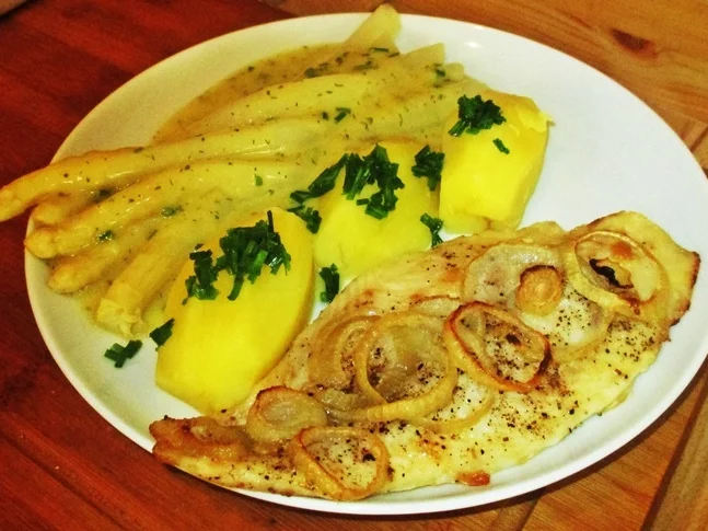 Rezept: Rotbarschfilet mit Spargel Bild Nr. 13946 Rotbarschfilet mit Spargel - Rezept - Bild Nr. 13946