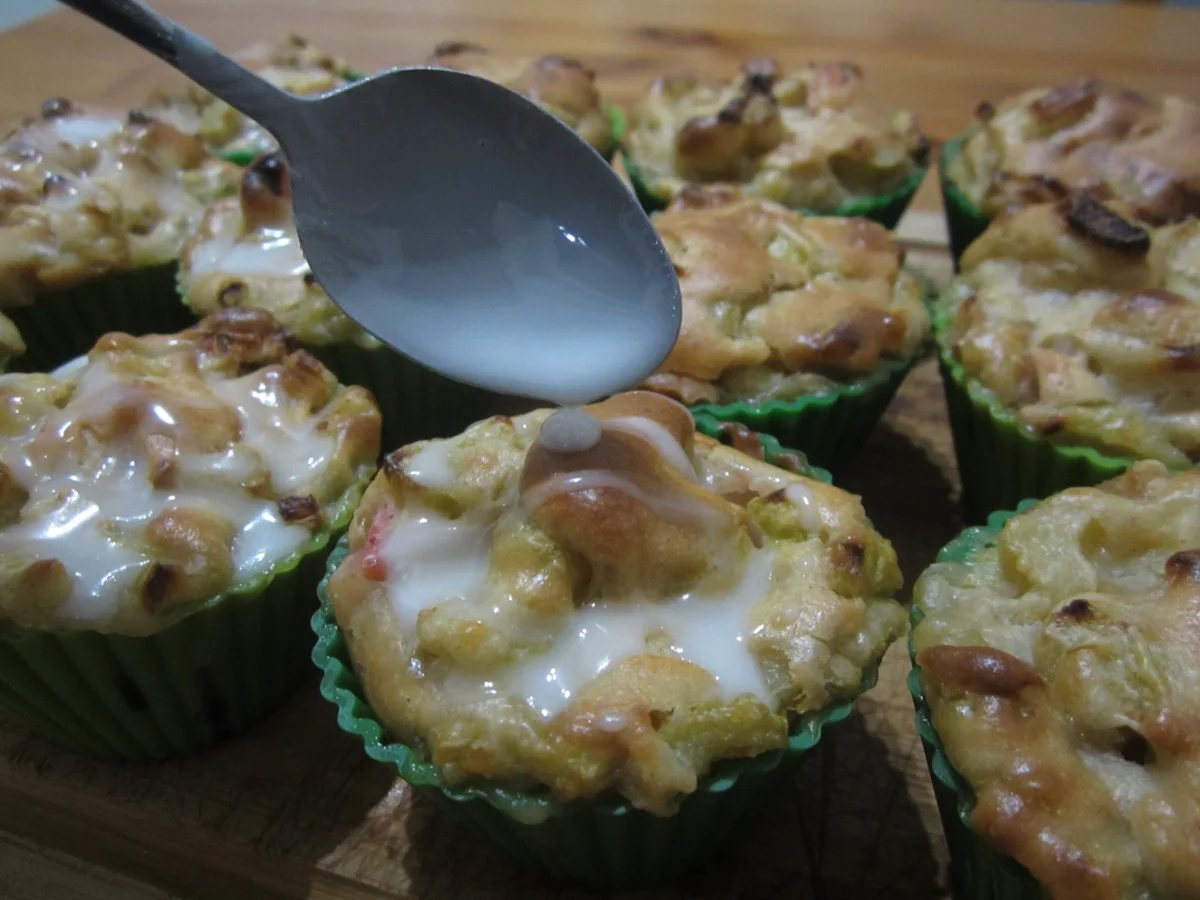 Rezept: Rhabarber-Zitronen-Muffins Bild Nr. 13958 Rhabarber-Zitronen-Muffins - Rezept - Bild Nr. 13958