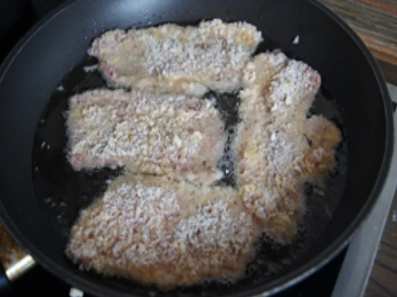 Spargelspitzen mit Sauce Hollandaise legere, Knusper-Kalbsschnitzel und Baby-Kartoffeln - Rezept - Bild Nr. 13973