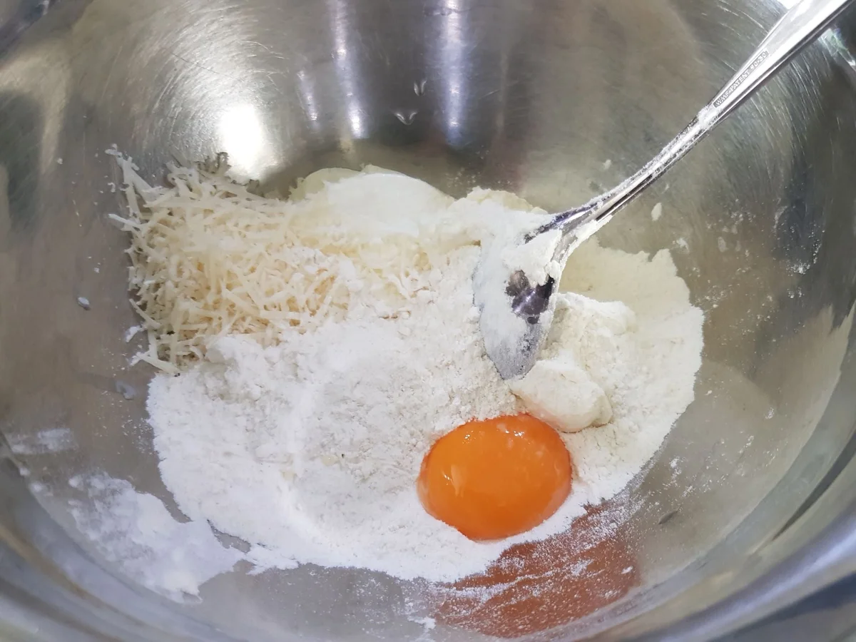 Hackbällchen gefüllt, mit Tomaten-Paprika-Soße und Malfatti - Rezept - Bild Nr. 13963