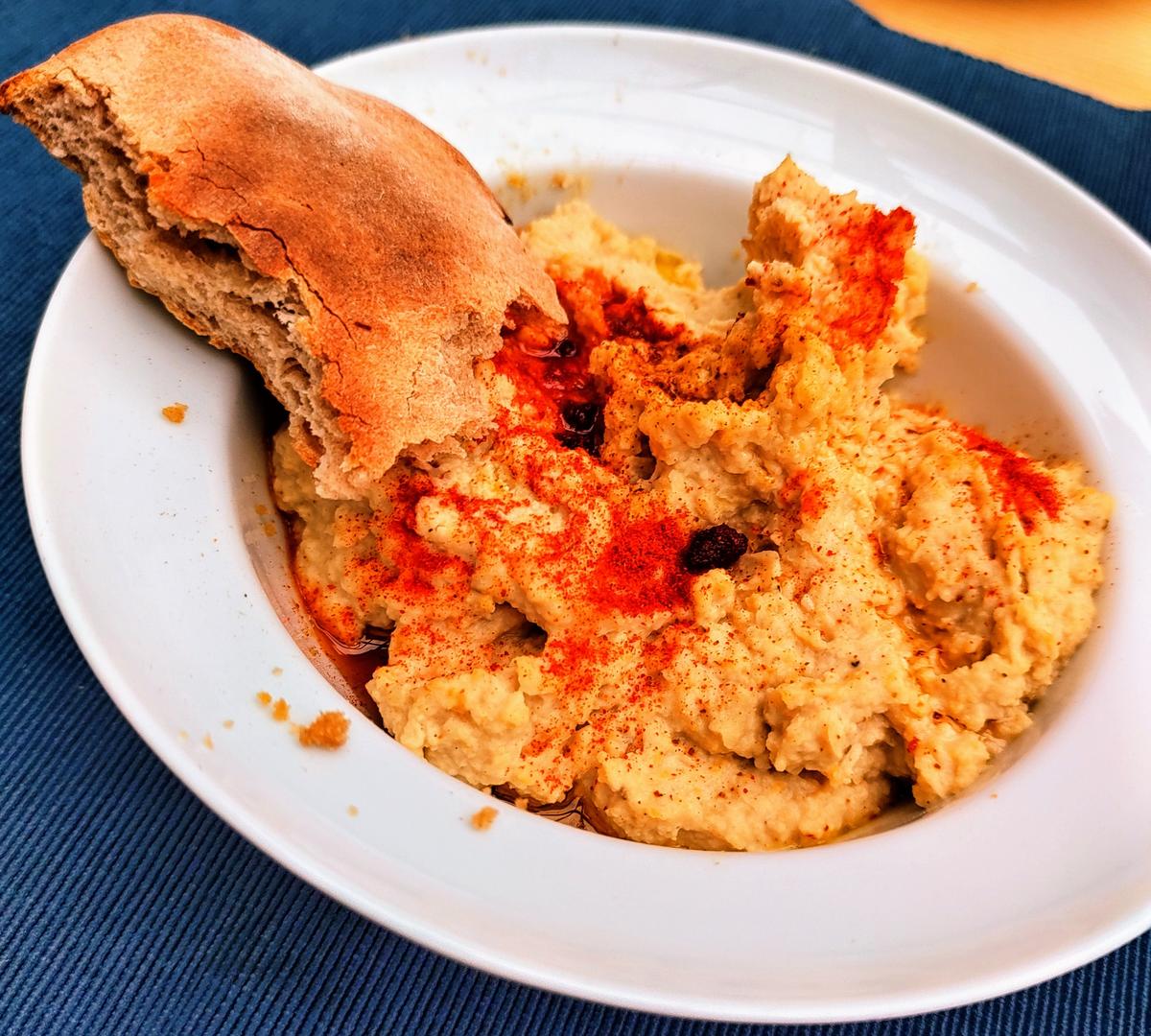 Hummus mit Fladenbrot und Gemüsesticks - Rezept - Bild Nr. 4