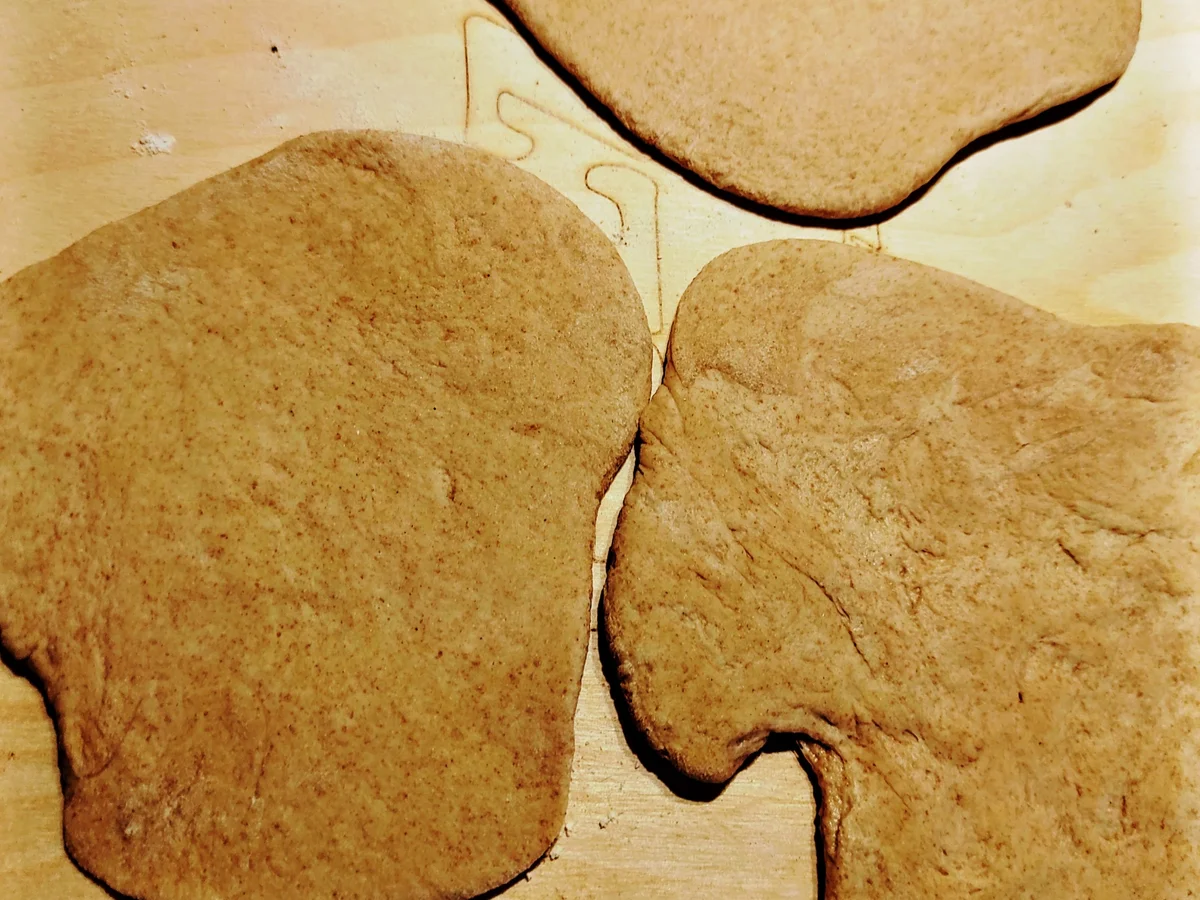 Hummus mit Fladenbrot und Gemüsesticks - Rezept - Bild Nr. 12