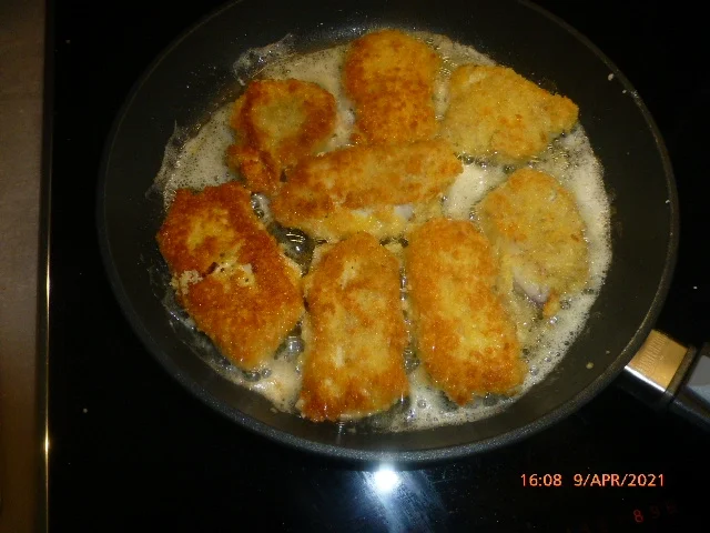 Rezept: Knusperfisch mit Kartoffelsalat und Kräutersauce Bild Nr. 13977 Knusperfisch mit Kartoffelsalat und Kräutersauce - Rezept - Bild Nr. 13977