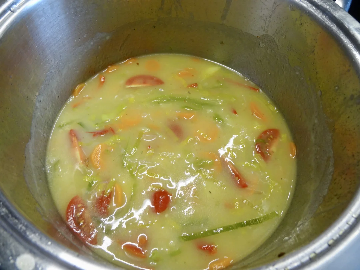 Schonkost - blitzschnelle, cremige Gemüsesuppe auf Kartoffelbasis - Rezept - Bild Nr. 3