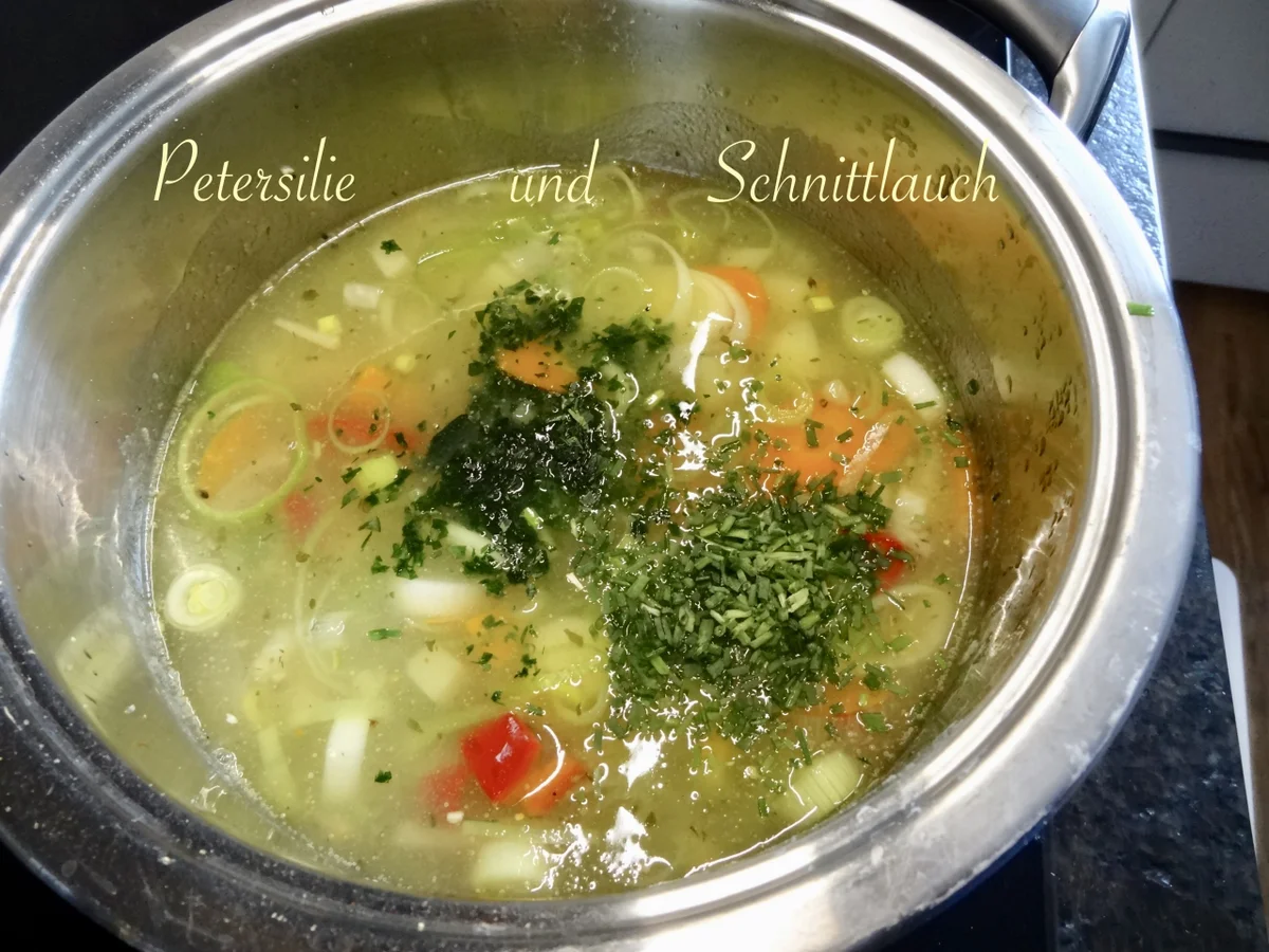 Schonkost - blitzschnelle, cremige Gemüsesuppe auf Kartoffelbasis - Rezept - Bild Nr. 14233
