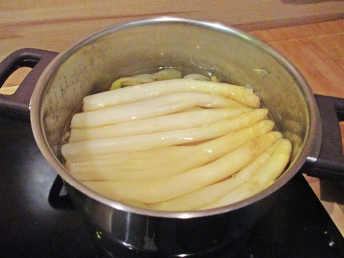 Curry-Hühnchenkeulen mit Spargel - Rezept - kochbar.de