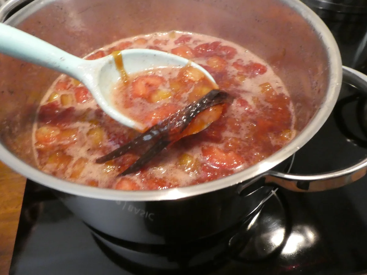 Rharbarber-Erdbeer-Marmelade - Rezept - Bild Nr. 13975