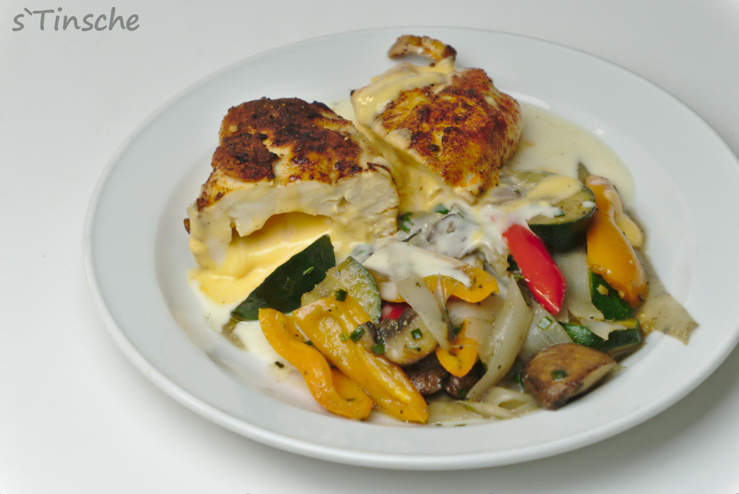 Gefülltes Hähnchenbrust mit Schmelzkäse & Gemüsepfanne - Rezept ... Gefülltes Hähnchenbrust mit Schmelzkäse & Gemüsepfanne - Rezept ...