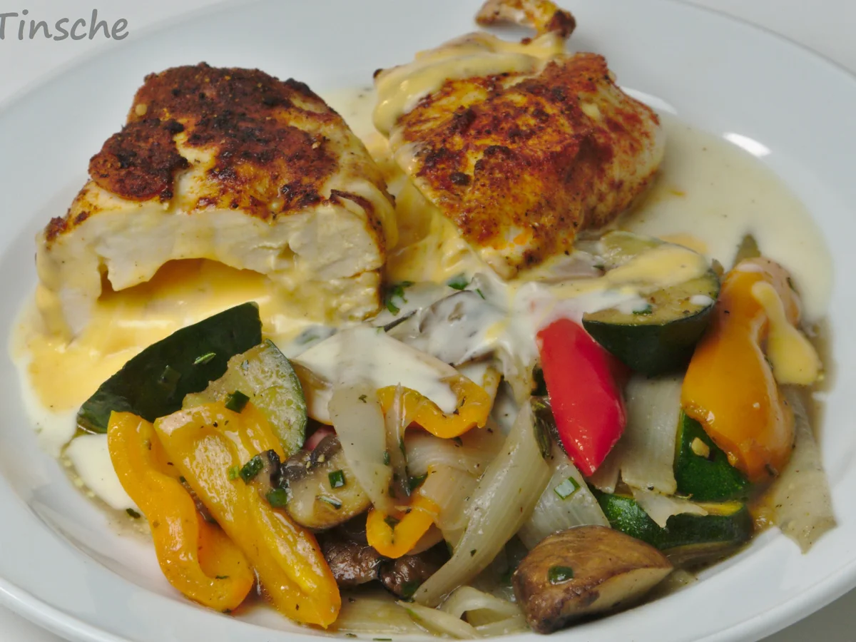 Gefülltes Hähnchenbrust mit Schmelzkäse & Gemüsepfanne - Rezept - Bild Nr. 13978