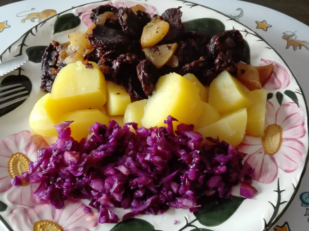 Blutwurst mit Apfelspalten - Rezept - Bild Nr. 13969