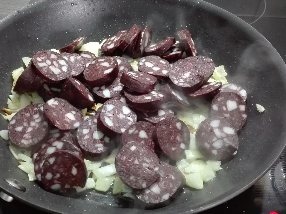 Blutwurst mit Apfelspalten - Rezept - Bild Nr. 13970