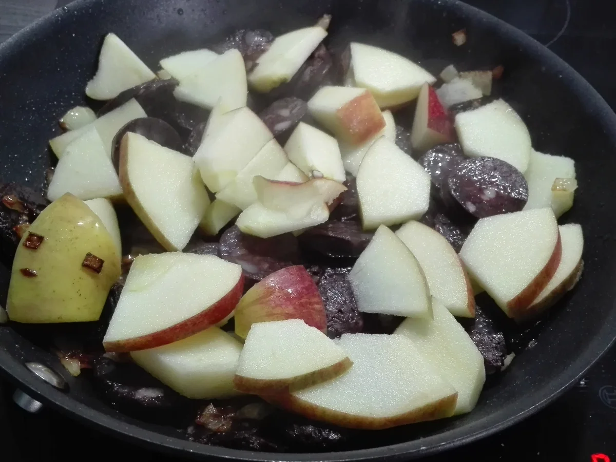 Blutwurst mit Apfelspalten - Rezept - Bild Nr. 13971