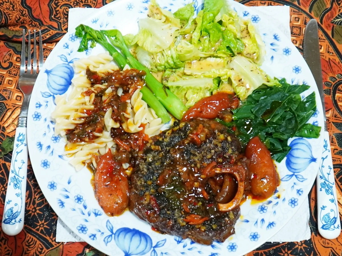 Rezept: Geschmorte Kalbshaxe mit Gremolata - Ossobuco alla milanese Bild Nr. 2 Geschmorte Kalbshaxe mit Gremolata - Ossobuco alla milanese - Rezept - Bild Nr. 2