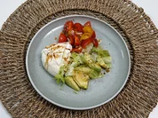 Burrata auf einem Bouquet aus Salat, Avocado und Cocktailtomaten - Rezept - Bild Nr. 2