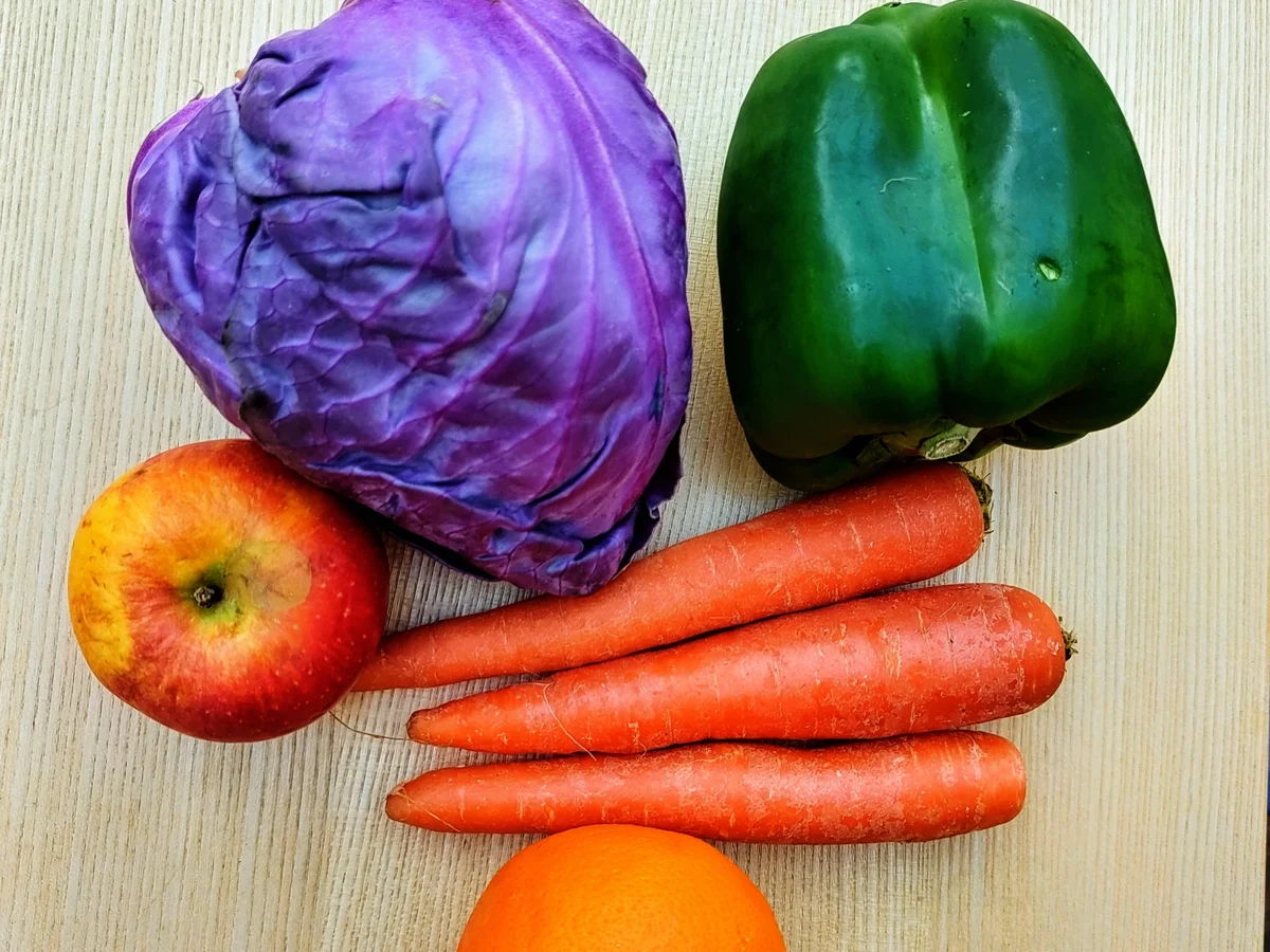 Rohkostsalat mit Spitzkohl und grünem Paprika - Rezept - Bild Nr. 2