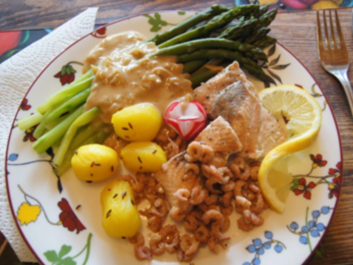 Grüner Spargel mit Zitronensauce, Lachsfilet mit Krabben und Drillingen - Rezept - Bild Nr. 13985