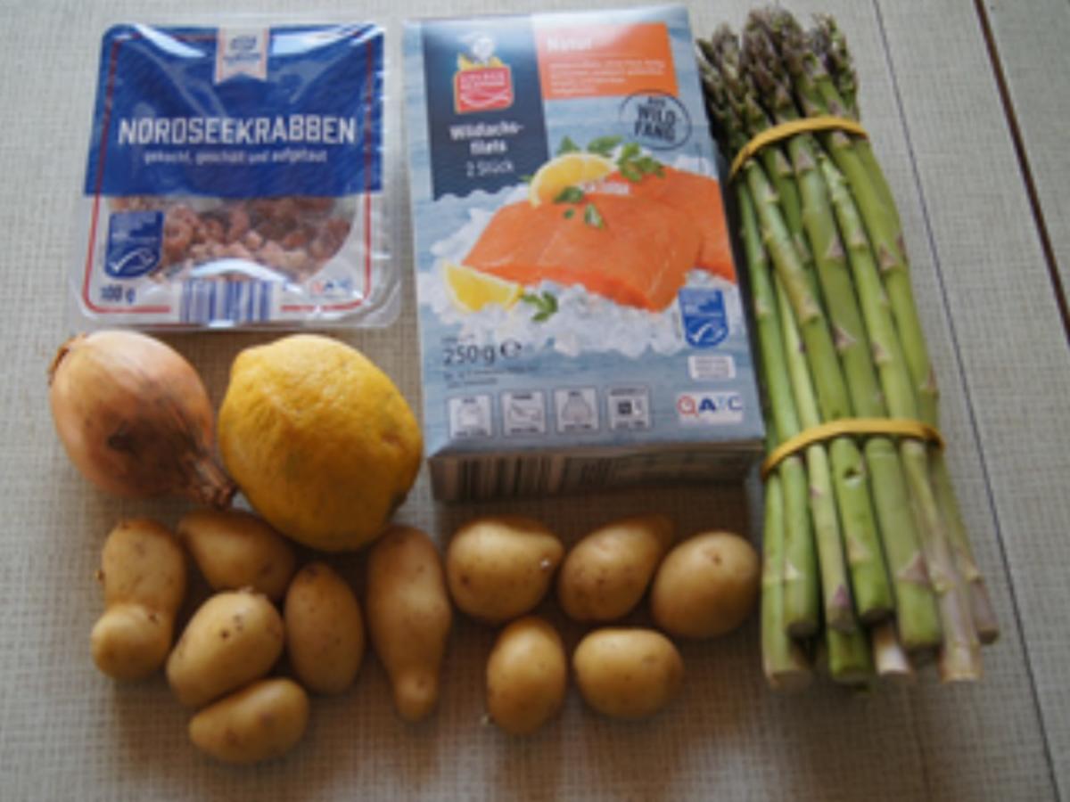 Grüner Spargel mit Zitronensauce, Lachsfilet mit Krabben und Drillingen ...